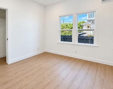 233 N Berendo Street - Photo Thumbnail 10