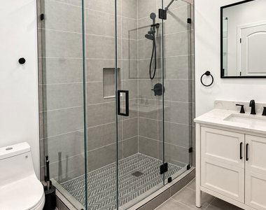 233 N Berendo Street - Photo Thumbnail 8