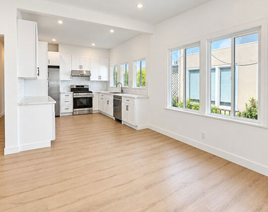 233 N Berendo Street - Photo Thumbnail 5