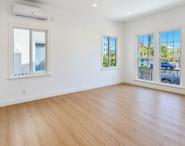 233 N Berendo Street - Photo Thumbnail 3