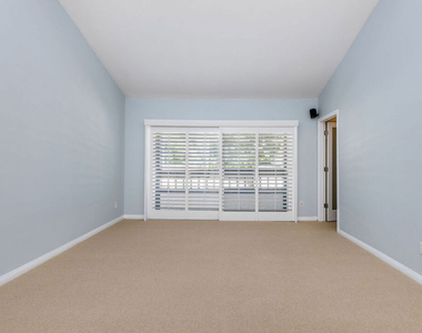 17207 Palisades Circle - Photo Thumbnail 9