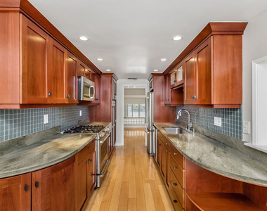17207 Palisades Circle - Photo Thumbnail 6