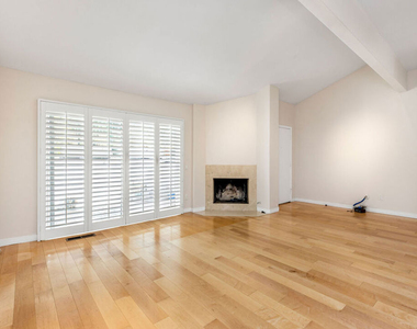 17207 Palisades Circle - Photo Thumbnail 3