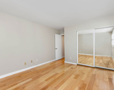17207 Palisades Circle - Photo Thumbnail 18