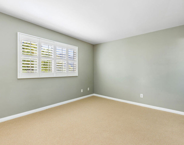 17207 Palisades Circle - Photo Thumbnail 13