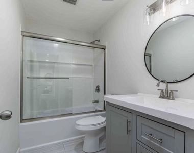 817 N Kingsley Drive - Photo Thumbnail 10