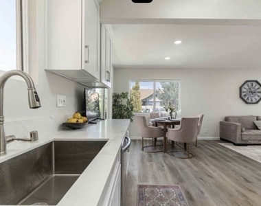 817 N Kingsley Drive - Photo Thumbnail 4