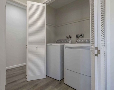 817 N Kingsley Drive - Photo Thumbnail 7