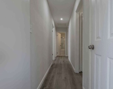 817 N Kingsley Drive - Photo Thumbnail 8