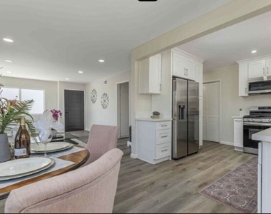 817 N Kingsley Drive - Photo Thumbnail 3