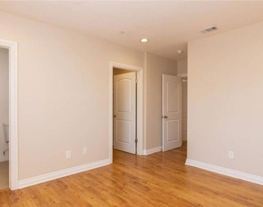 1201 1/2 S Catalina Street - Photo Thumbnail 3