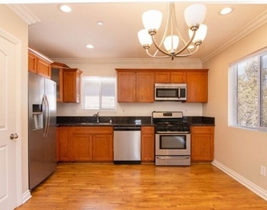 1201 1/2 S Catalina Street - Photo Thumbnail 1