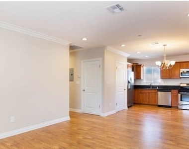 1201 1/2 S Catalina Street - Photo Thumbnail 2