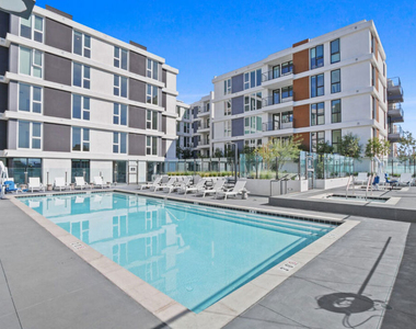 200 N Vermont Avenue - Photo Thumbnail 3