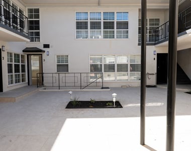 835 S Sherbourne Drive - Photo Thumbnail 18