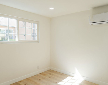 835 S Sherbourne Drive - Photo Thumbnail 5