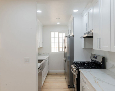 835 S Sherbourne Drive - Photo Thumbnail 2