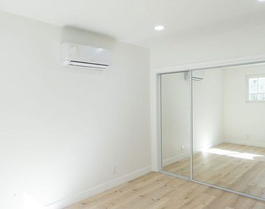 835 S Sherbourne Drive - Photo Thumbnail 7