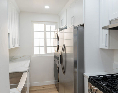 835 S Sherbourne Drive - Photo Thumbnail 3