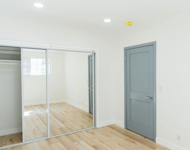 835 S Sherbourne Drive - Photo Thumbnail 8
