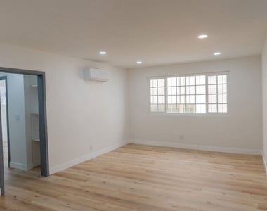 835 S Sherbourne Drive - Photo Thumbnail 4