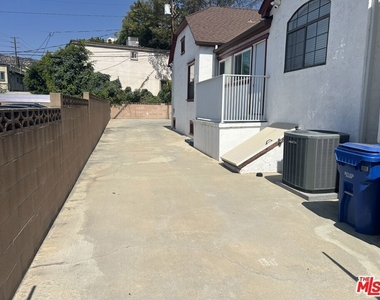 4443 Ambrose Avenue - Photo Thumbnail 8