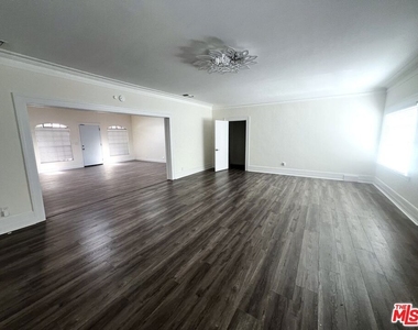 4443 Ambrose Avenue - Photo Thumbnail 9