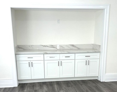 4443 Ambrose Avenue - Photo Thumbnail 13