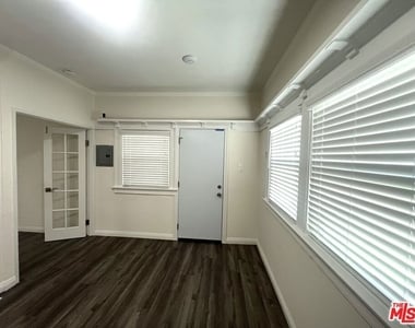 4443 Ambrose Avenue - Photo Thumbnail 11