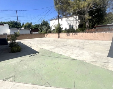 4443 Ambrose Avenue - Photo Thumbnail 20