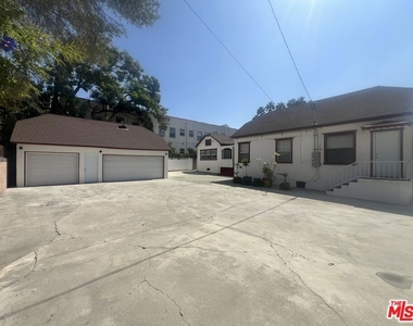4443 Ambrose Avenue - Photo Thumbnail 16
