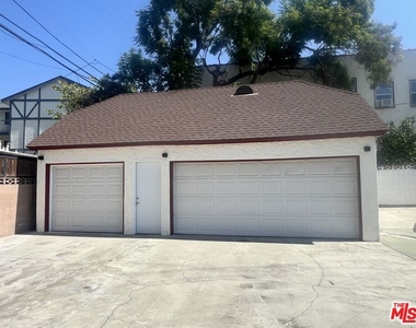 4443 Ambrose Avenue - Photo Thumbnail 17