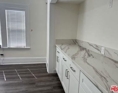 4443 Ambrose Avenue - Photo Thumbnail 12