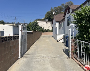 4443 Ambrose Avenue - Photo Thumbnail 6