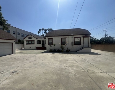 4443 Ambrose Avenue - Photo Thumbnail 19