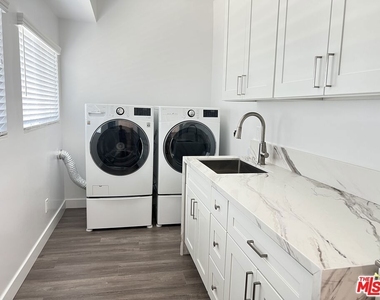 4443 Ambrose Avenue - Photo Thumbnail 10