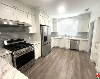 4443 Ambrose Avenue - Photo Thumbnail 3