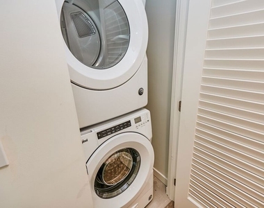328 N Maple Drive - Photo Thumbnail 8