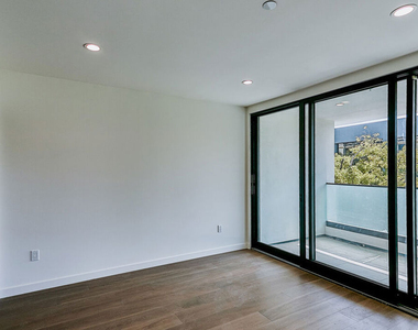 328 N Maple Drive - Photo Thumbnail 6