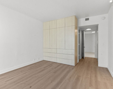 320 N Maple Drive - Photo Thumbnail 19