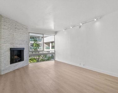320 N Maple Drive - Photo Thumbnail 18