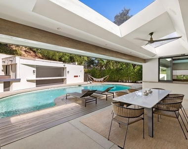 16957 Mooncrest Drive - Photo Thumbnail 21