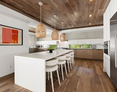 16957 Mooncrest Drive - Photo Thumbnail 7