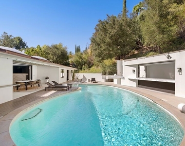 16957 Mooncrest Drive - Photo Thumbnail 23