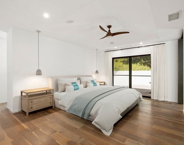 16957 Mooncrest Drive - Photo Thumbnail 12