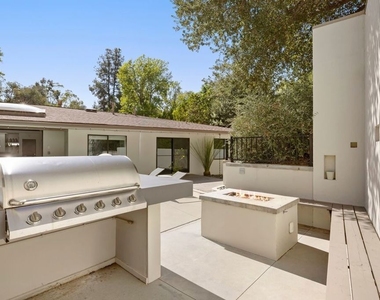 16957 Mooncrest Drive - Photo Thumbnail 29