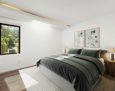 16957 Mooncrest Drive - Photo Thumbnail 18