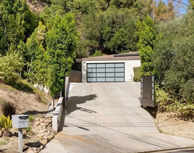 16957 Mooncrest Drive - Photo Thumbnail 32