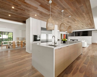 16957 Mooncrest Drive - Photo Thumbnail 8