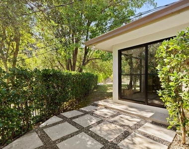 16957 Mooncrest Drive - Photo Thumbnail 4